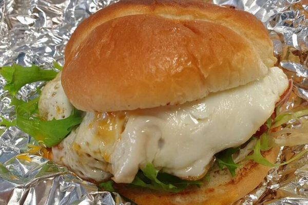 Easy and Protein-Packed Breakfast Egg Burger Egg burger quick breakfast