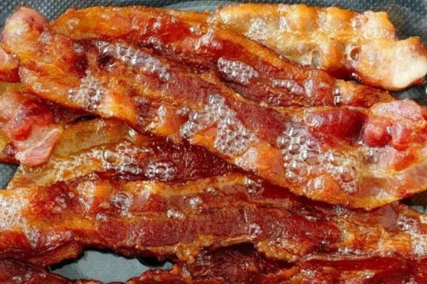 Bacon should never be fried on the stove. The chef reveals the trick to consistently get wonderfully crisp strips