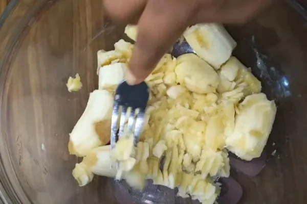Woman uses her overripe bananas in a tasty way that isn’t banana bread
