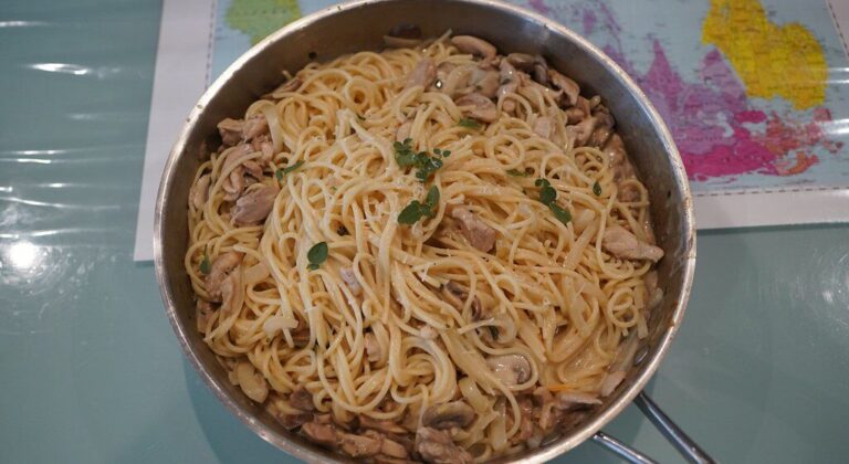 Family Favorite: Creamy Chicken Spaghetti Recipe